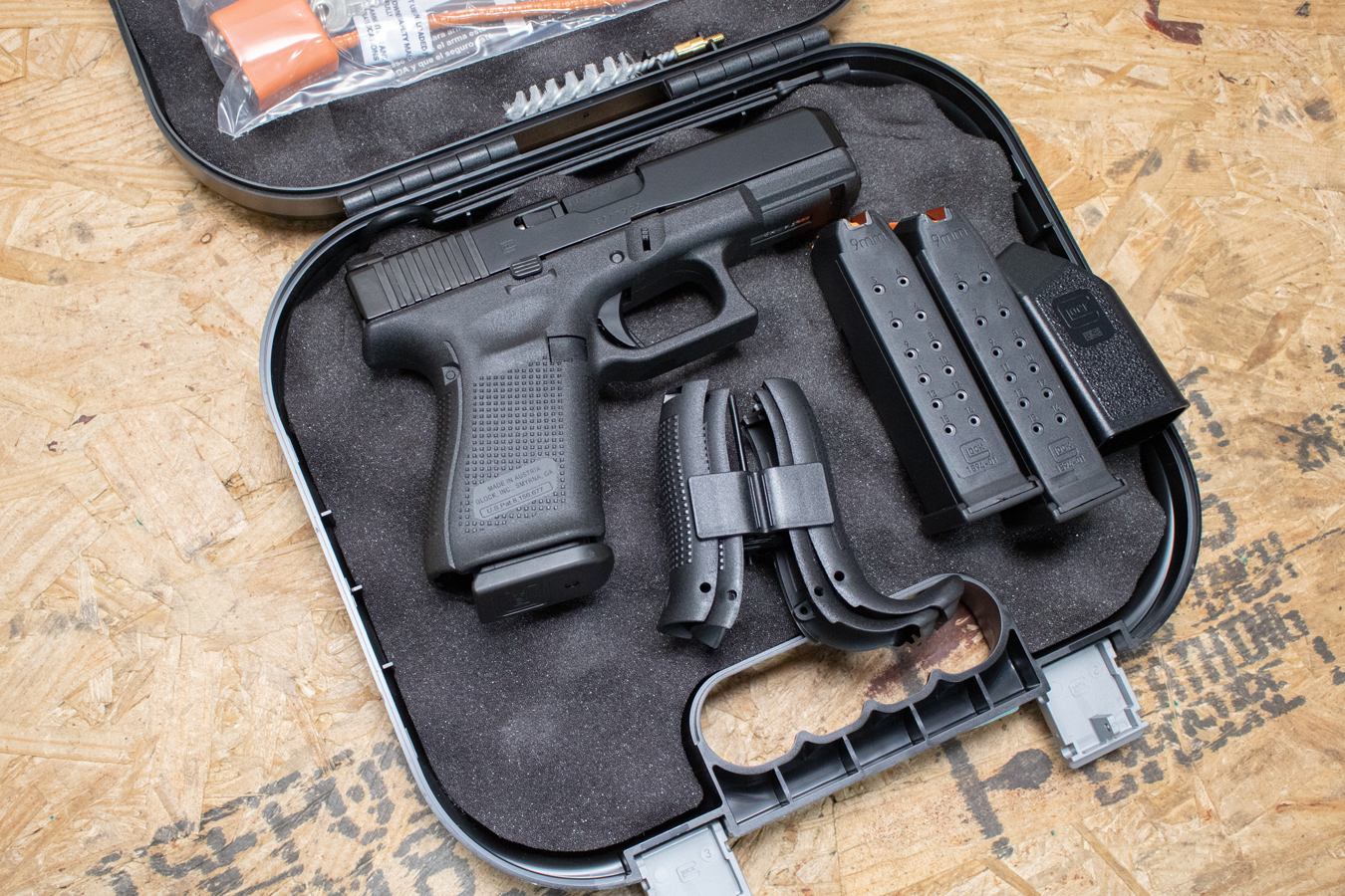 GLOCK 19 Gen5 9mm New In Box, Unissued Police Trade-In Pistol with Night Sights